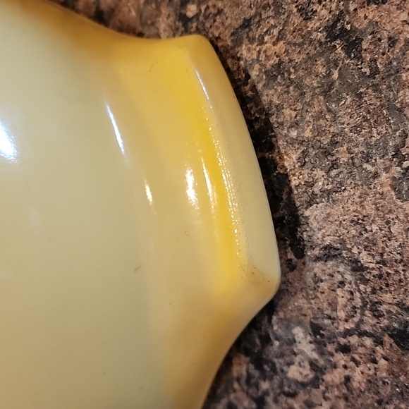 Vintage Pyrex Yellow 443 Cinderella Bowl - Picture 5 of 8